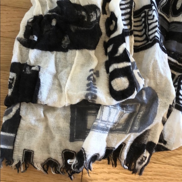 London detail scarf - Picture 2 of 2